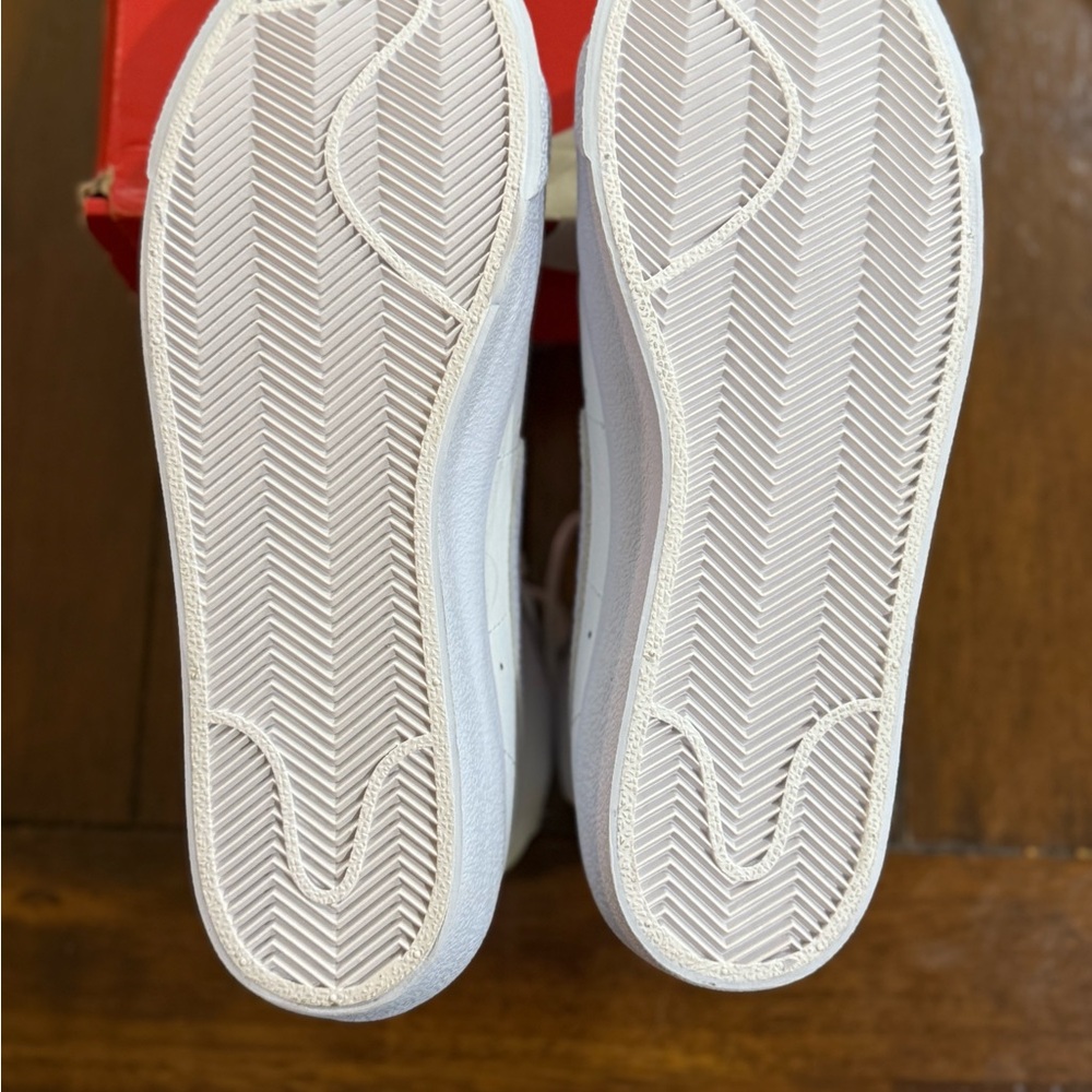 Nike Blazer Mid '77 BG in White and Yellow - Picture 5 of 9